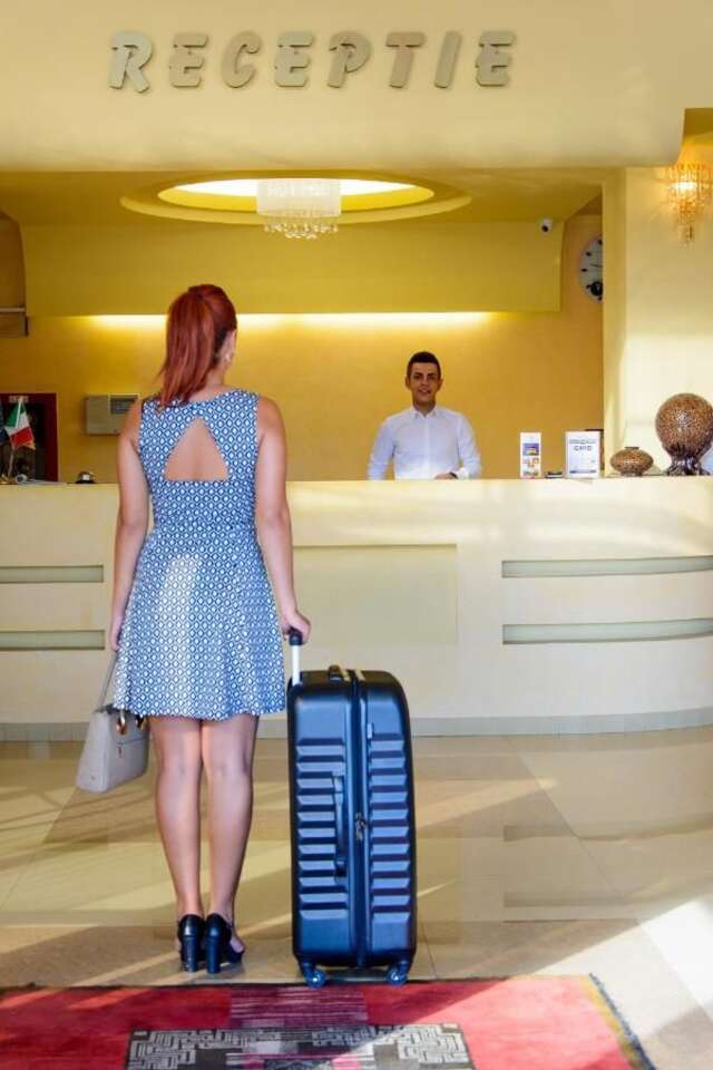 Отель Hotel FAN Sebes Себеш-11